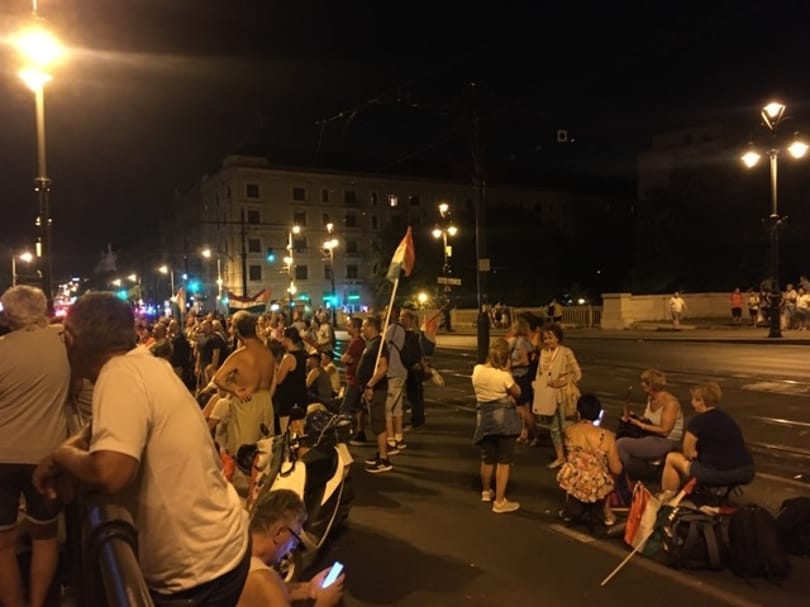Tüntetők szállták meg a Margit híd egy részét