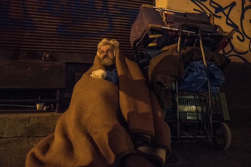 „Te itt leszel, és megvársz, ugye?” - fedél nélkül a mínusz 15-ben