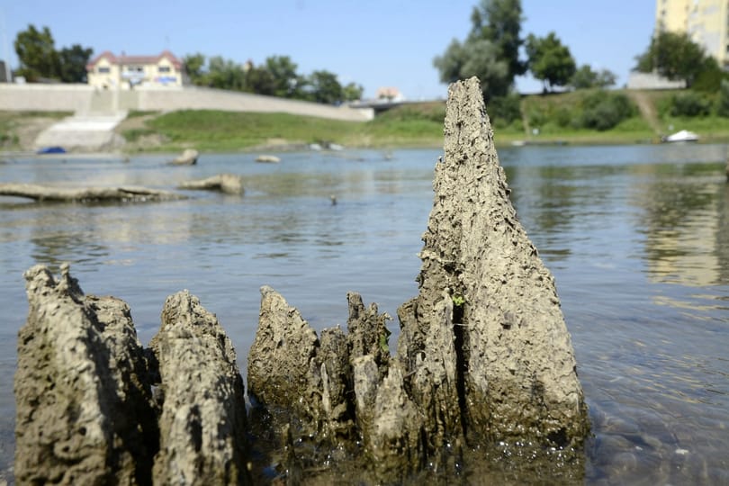 Fotók: Török kori fahidat mutatott meg az aszály Szolnoknál