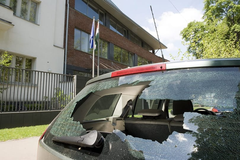 Tizenöt autót rongáltak meg az ungvári magyar konzulátusnál