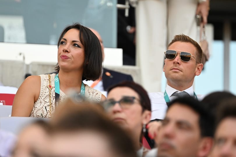 Kipcsakoskodás, putyinista páholy, bukott politikusok, gondterhelt rokonok: képeink az atlétikai vb VIP-részlegéből