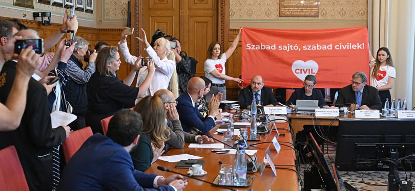 IDEA Intézet: a fideszeseken kívül mindenki elutasítja az átláthatósági törvényjavaslatot