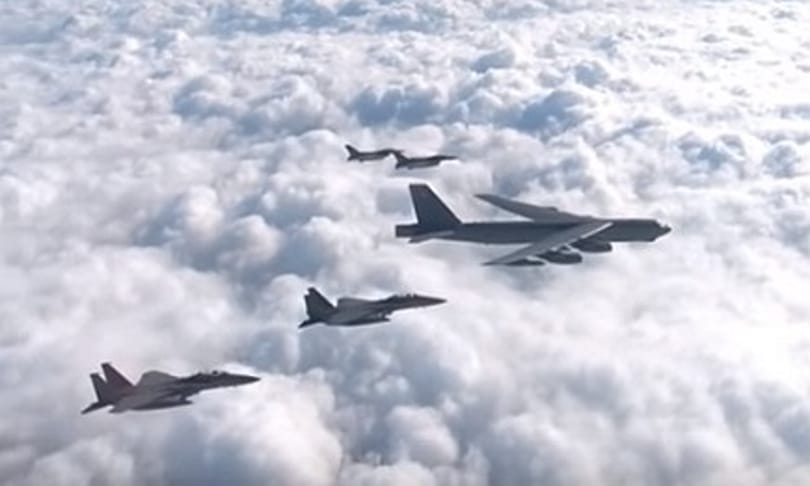 Így üzent nehézbombázóval Amerika Észak-Koreának – videó