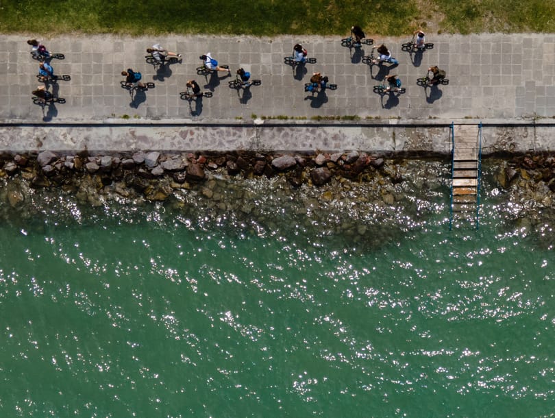 Büszkélkedik a Turisztikai Ügynökség: többen utaztak a Balatonra, mint amikor esett az eső