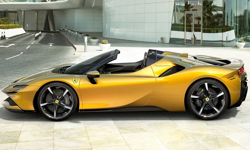 1000 lóerő és nyitható tető: itt a Ferrari SF90 Spider