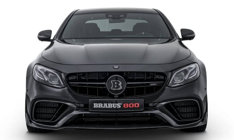 Így gyorsít bőven 300 km/h fölé egy 800 lóerős Brabus Mercedes – videó