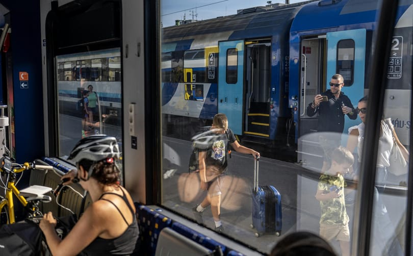 Rizikósabb vécéhelyzetet teremt a több klimatizált vonat – így készül a MÁV a hőségriadóra