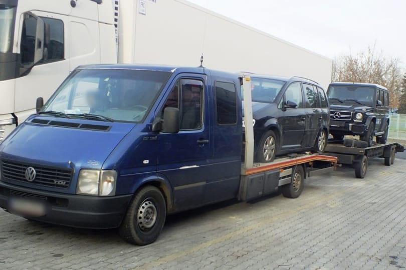 A Mercedes terepjárót már nem kellett volna felrakni a trélerre