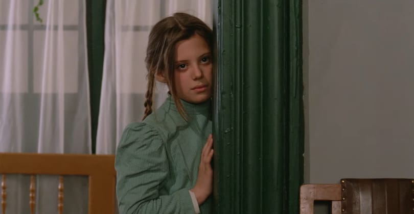 A még kislány Szinetár Dórával készült nyugatnémet horrorfilmet hoznak forgalmazásba