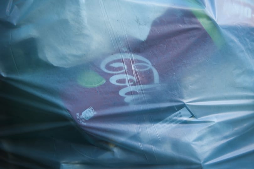 Bepanaszolták az EU-nál a Coca-Colát, a Danone-t és a Nestlét az állítólag 100%-ban újrahasznosított palackjaik miatt