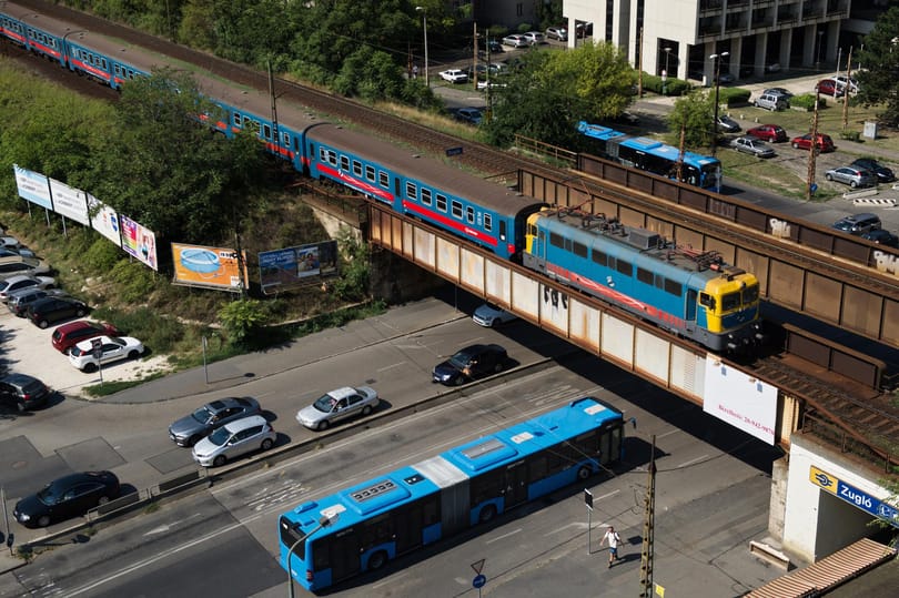 Felsővezeték szakadása miatt sokat késnek a vonatok a Budapest–Cegléd vonalon
