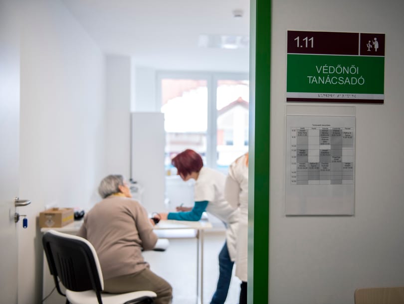 A védőnői szolgálat államosítása miatt kilométerekkel arrébb költöztettek 7 körzetet Érden