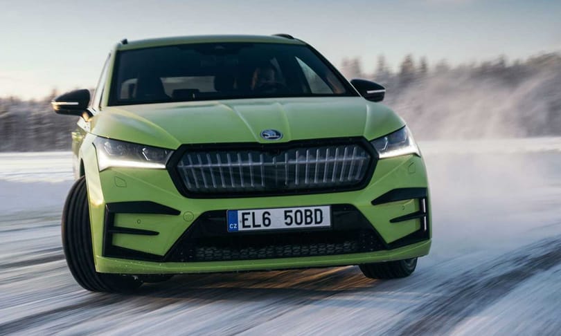 Egy Skodával döntötték meg a jégen driftelés világrekordját