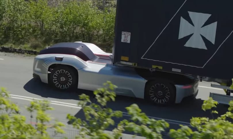 Videó: már utasfülkéje sincs a Volvo önvezető elektromos vontatójának