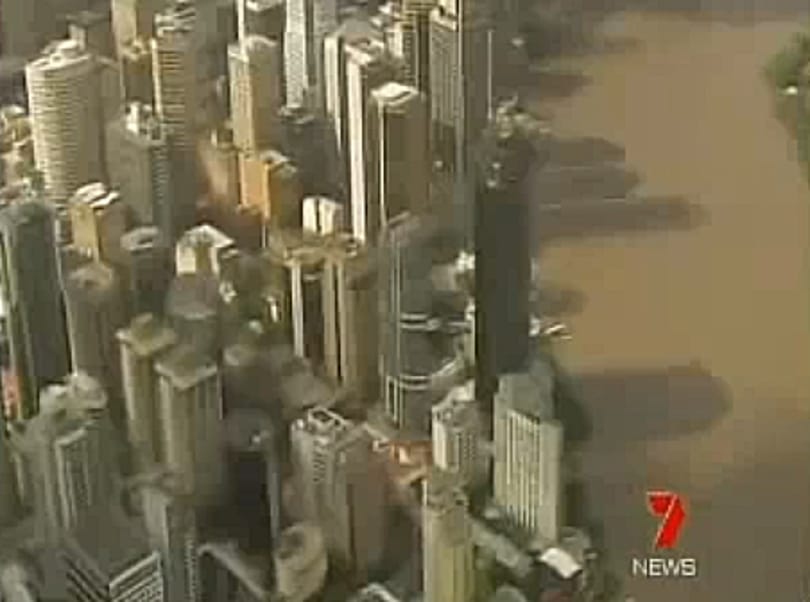 Videó: vízben állnak a felhőkarcolók Brisbane-ben