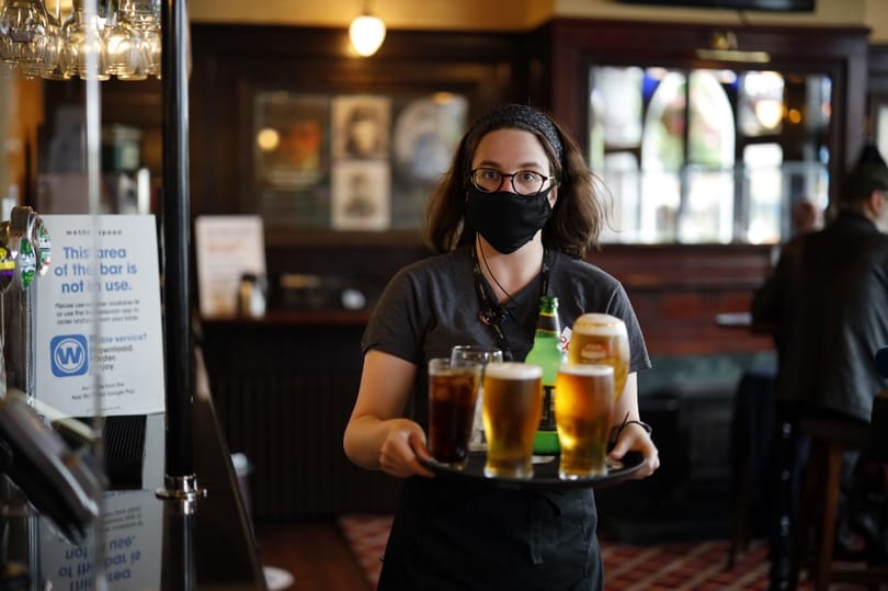 A brit csodaszer a válságra: étterem fél áron