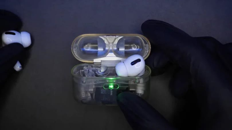Átlátszó AirPods-tokot csinált egy youtuber, akár otthon is ki lehet próbálni az összerakását