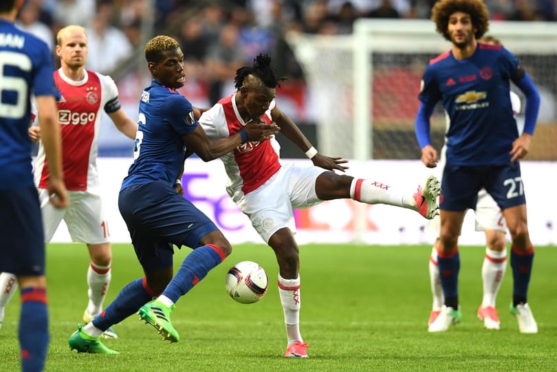 Van der Sar kirúgta Bergkampot is, menesztik az Ajax teljes edzői stábját