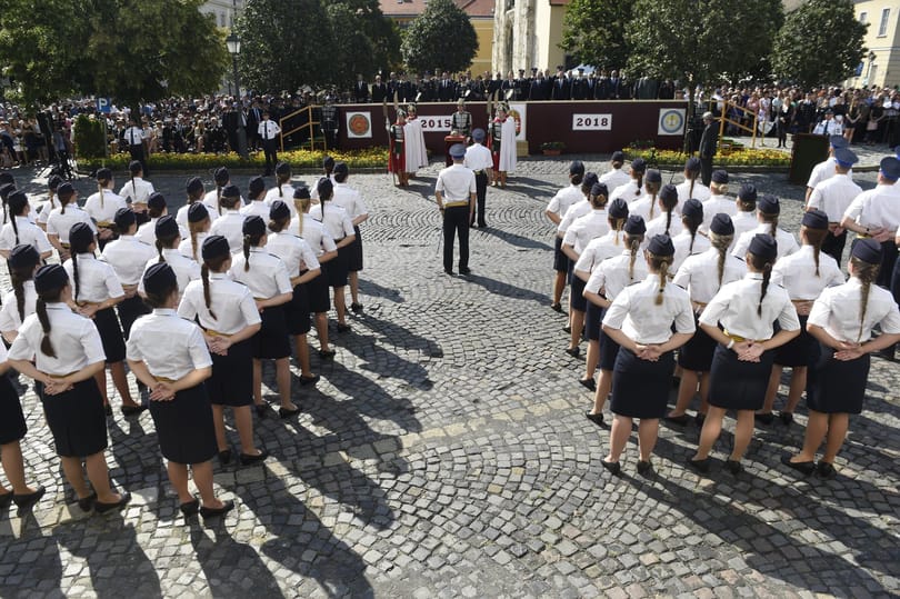 Orbán: a magyarok az ország megvédését várják a kormánytól és a rendőrségtől