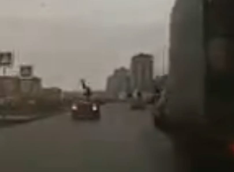 Durva gázolást élt túl a világ legszívósabb gyalogosa – videó