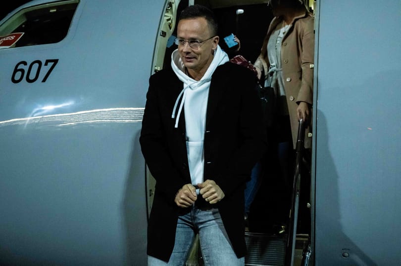 Külön kormányzati gép vitte Orbánt és Szijjártót Üzbegisztánba
