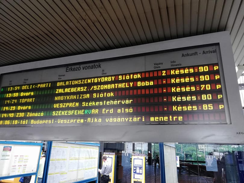 Kellemetlen péntek délutánja van a MÁV-nak: három vonalon is késnek a vonatok