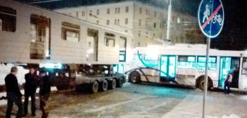 Egészen abszurd balesetet szenvedett egy magyar metrókocsi
