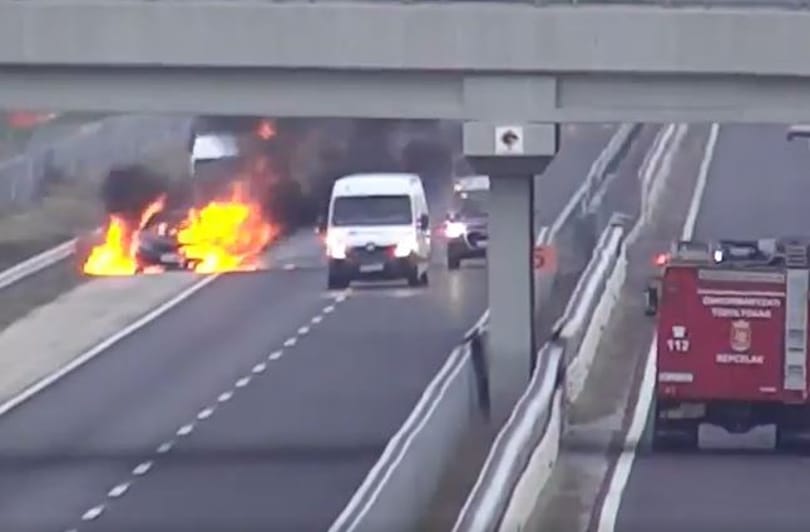Megint porig égett az autópályán egy BMW – videó