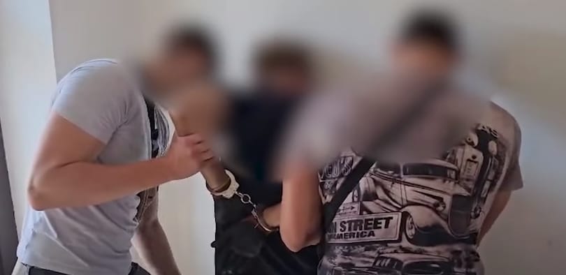 Levágta a lábáról a nyomkövetőt, majd hetekig bujkált egy győri fegyveres rabló – videó