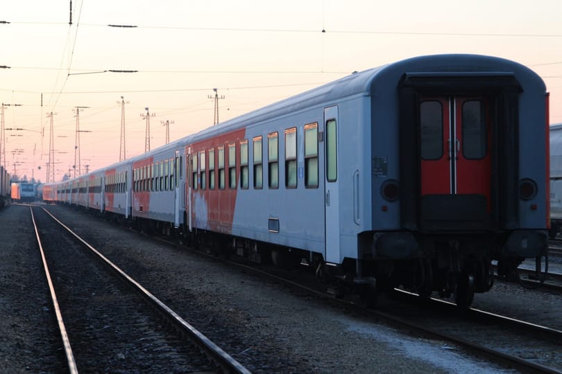Megjöttek az első használt osztrák kocsik a MÁV-hoz – fotók