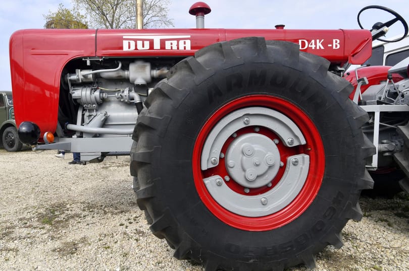 Traktor gázolt halálra egy fiatal nőt Ladánybenén