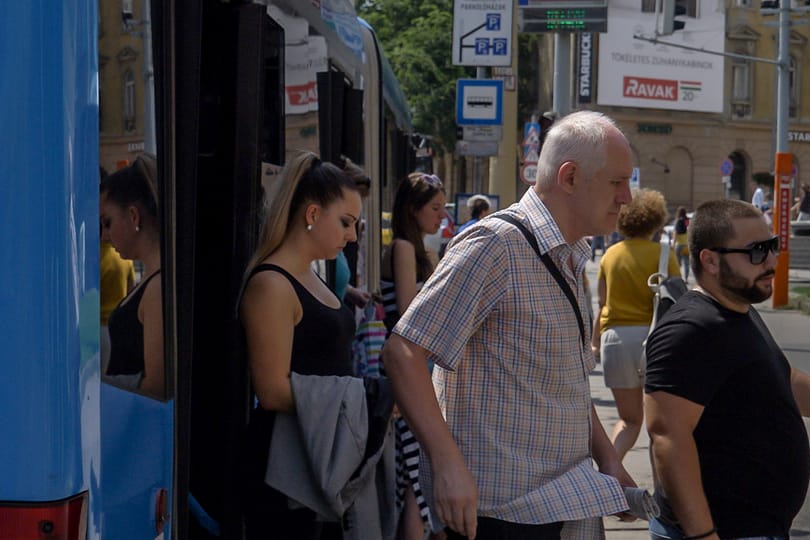 Budapest hőségriadó idején: 36 fok kint, 40 fok a BKV buszain