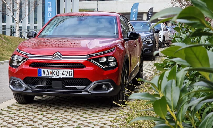 Benzin, gázolaj és tisztán áram: Magyarországon a legújabb Citroën, a C4 X