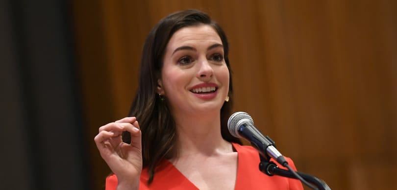 Anne Hathaway az Instagramon jelentette be, hogy jön a második baba