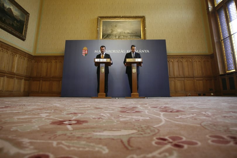 És akkor Tarsoly felteszi a kormányzati lemezt