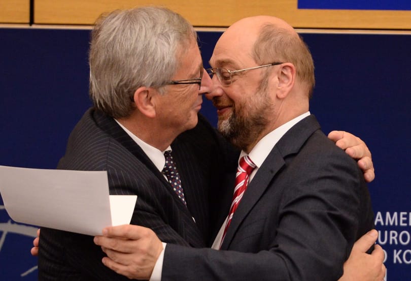 Fotók: gyengéd ölelést kapott Juncker az EP elnökétől