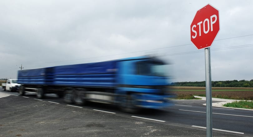 Öt autó rohant egymásba az M7-esen Érdnél