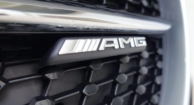 A BMW bemutatta a 635 lóerős M5 CS-t, amire a Mercedesnek is lépnie kellett