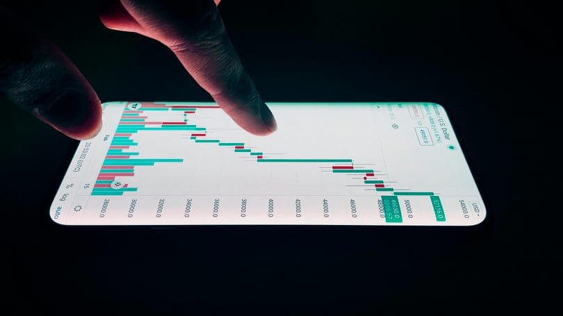 Két ember 12 másodperc alatt lopott el 9 milliárd forintot