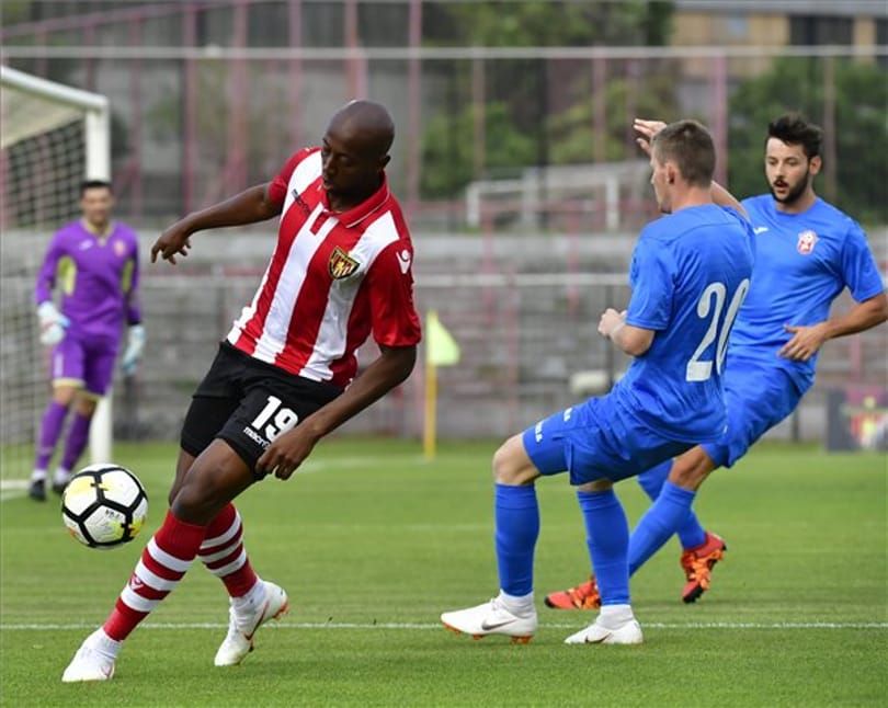 A Honvédot luxemburgi ellenfél, az Újpestet a Sevilla búcsúztatta az EL-selejtezőn
