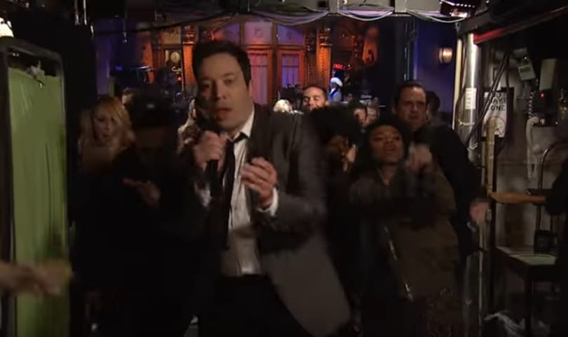 Jimmy Fallon fantasztikusan énekel David Bowie-t - videó