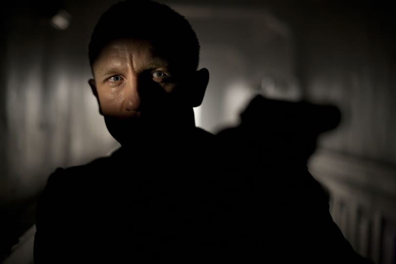 Daniel Craig maga a megtestesült férfiasság az új James Bond-film első képkockáján