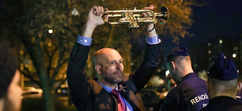 Szabó Bálint idő előtt szabadult a börtönből, kedden már Lázár János fórumán trombitált