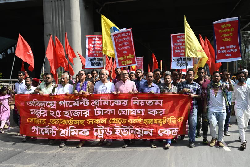 150 textilipari üzemet zártak be Bangladesben a dolgozók tüntetései miatt