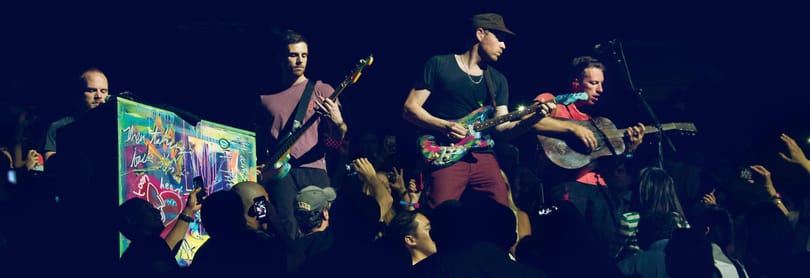 Először és utoljára adott elő egy dalt a Coldplay, amit Houstonnak küldtek