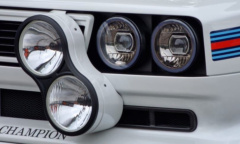 Az olasz legenda visszatért: bepattantunk a szupermodern új Lancia Martini sportkocsiba