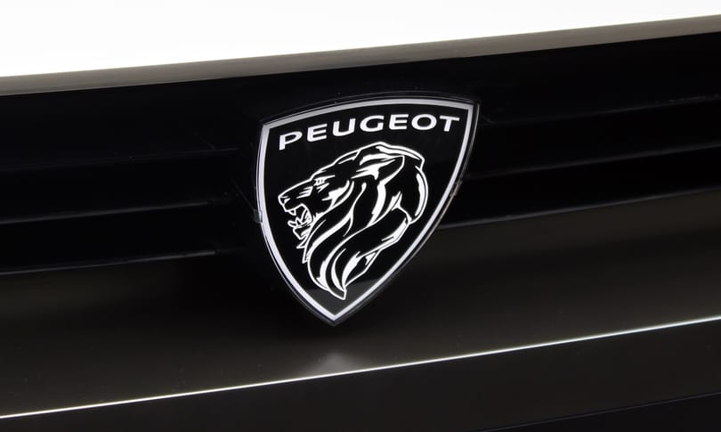 Megújult logót kap a Peugeot