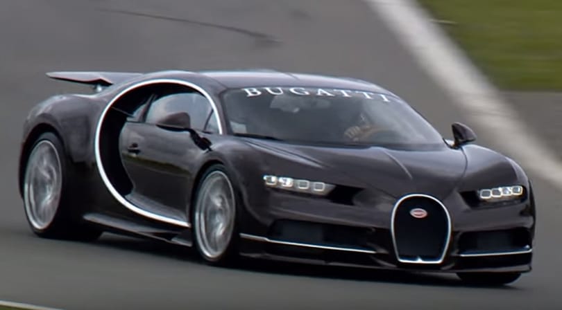 A Bugatti vezérigazgatója azt is tudja, hogyan kell vezetni – videó