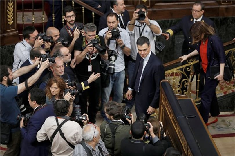 Esküt tett a király előtt az új spanyol miniszterelnök