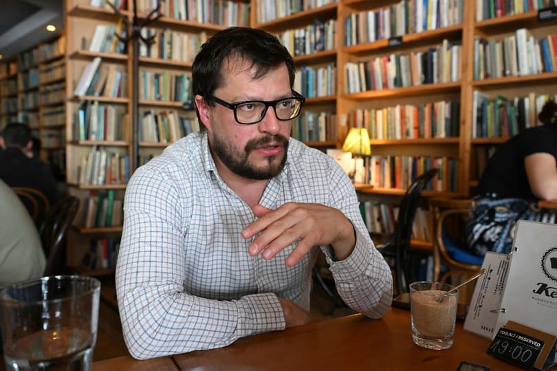 Az egyetemen rühellte a munkajogot, most a kirúgott tanárokat képviseli, ingyen – Sziklai Tamás ügyvéd portréja